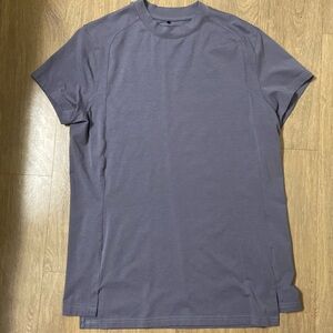 Mens alphalete t shirt size medium